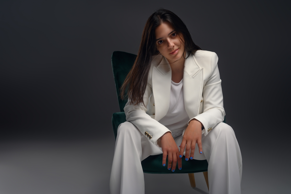 Η Κατερίνα Ζουγανέλη συγκινεί με τη ροκ μπαλάντα “Έχω γίνει πια πατρίδα”